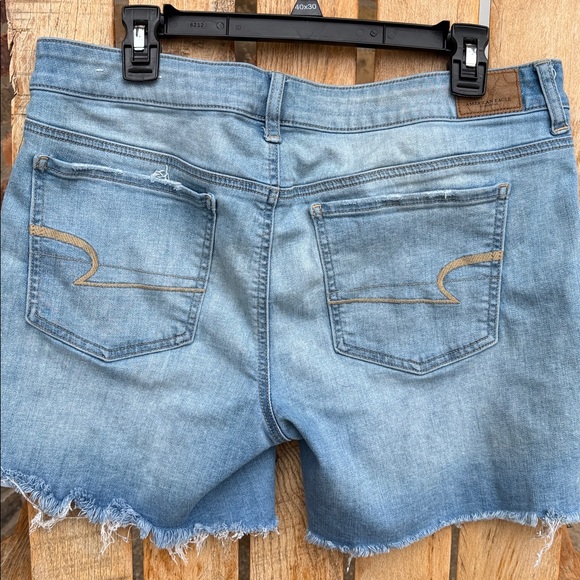 American Eagle Super Stretch Shorts Size 12 - Picture 9 of 9